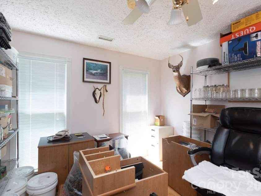 15224 Thomas Road, Charlotte, NC 28278.  MLS# CAR4405705, YatesRealty ID 38922. 