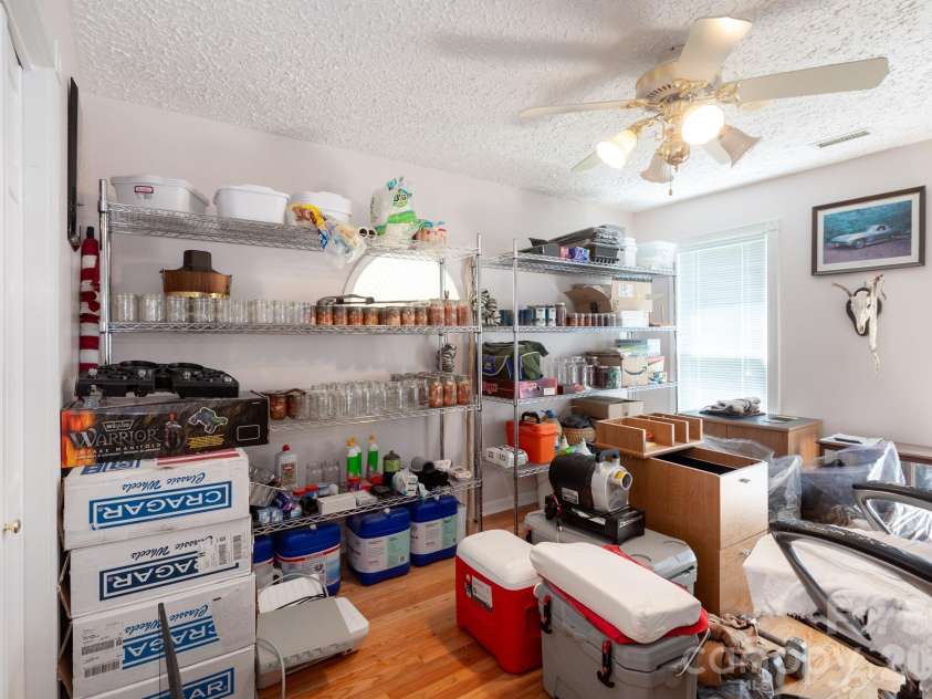15224 Thomas Road, Charlotte, NC 28278.  MLS# CAR4405705, YatesRealty ID 38922. 
