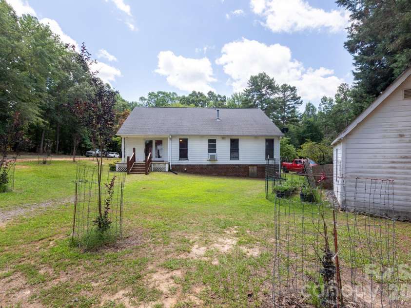 15224 Thomas Road, Charlotte, NC 28278.  MLS# CAR4405705, YatesRealty ID 38922. 