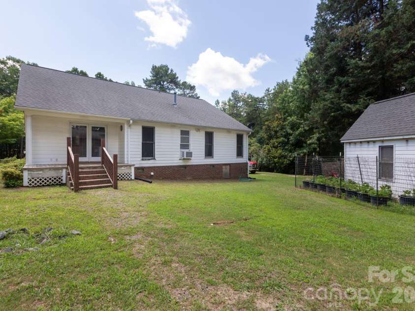 15224 Thomas Road, Charlotte, NC 28278.  MLS# CAR4405705, YatesRealty ID 38922. 