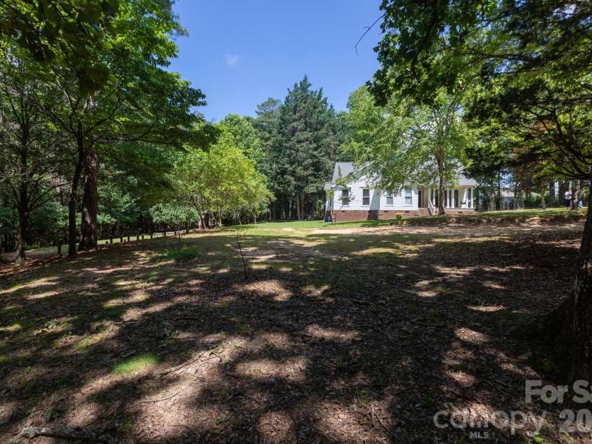 15224 Thomas Road, Charlotte, NC 28278.  MLS# CAR4405705, YatesRealty ID 38922. 