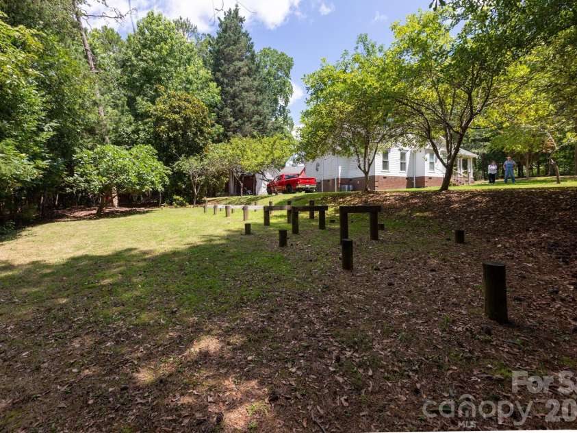15224 Thomas Road, Charlotte, NC 28278.  MLS# CAR4405705, YatesRealty ID 38922. 