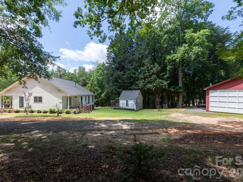 15224 Thomas Road, Charlotte, NC 28278.  MLS# CAR4405705, YatesRealty ID 38922. 