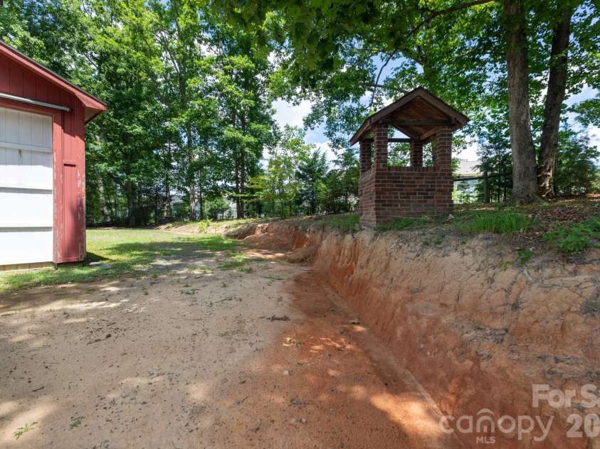15224 Thomas Road, Charlotte, NC 28278.  MLS# CAR4405705, YatesRealty ID 38922. 