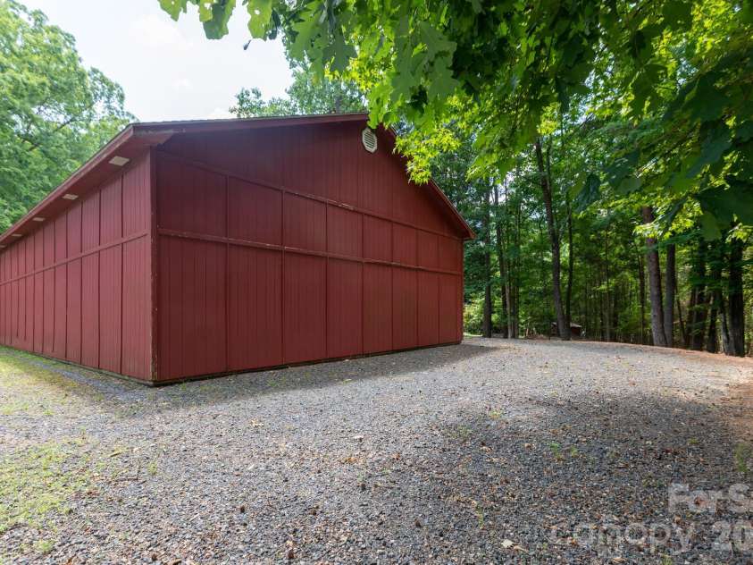 15224 Thomas Road, Charlotte, NC 28278.  MLS# CAR4405705, YatesRealty ID 38922. 