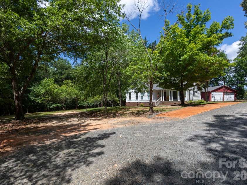 15224 Thomas Road, Charlotte, NC 28278.  MLS# CAR4405705, YatesRealty ID 38922. 