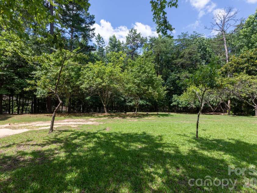 15224 Thomas Road, Charlotte, NC 28278.  MLS# CAR4405705, YatesRealty ID 38922. 