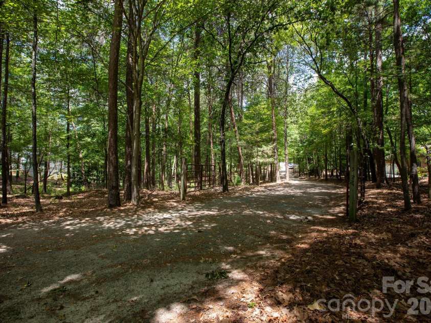15224 Thomas Road, Charlotte, NC 28278.  MLS# CAR4405705, YatesRealty ID 38922. 
