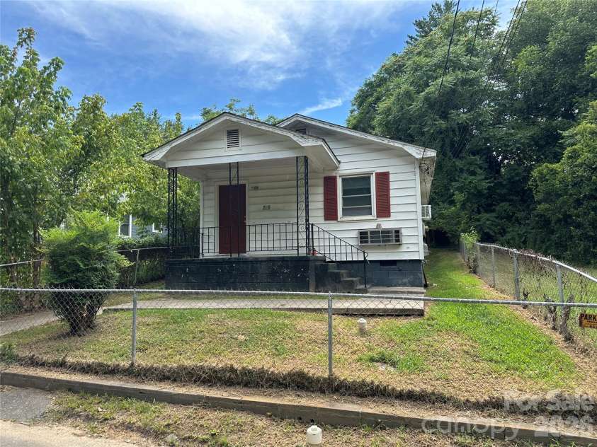 705 Logan Street, Gastonia, NC 28052.  MLS# CAR4405845, YatesRealty ID 38926. 