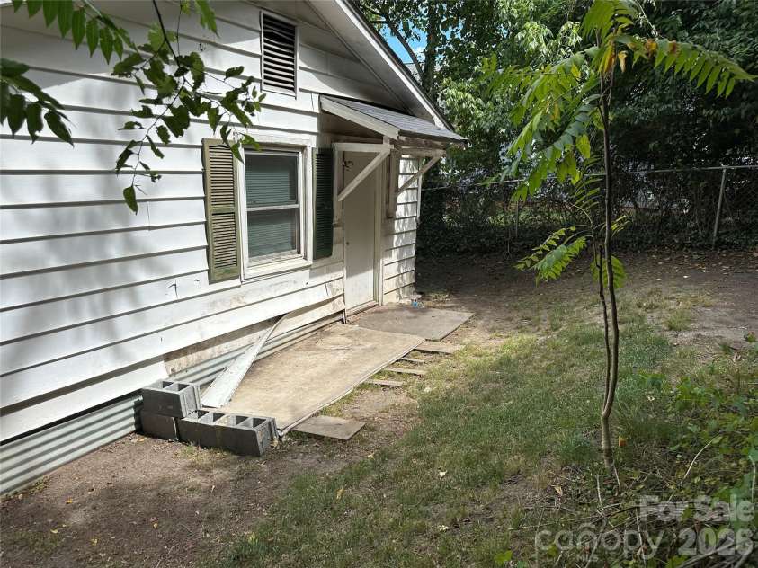 705 Logan Street, Gastonia, NC 28052.  MLS# CAR4405845, YatesRealty ID 38926. 