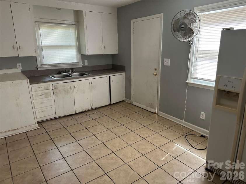 705 Logan Street, Gastonia, NC 28052.  MLS# CAR4405845, YatesRealty ID 38926. 