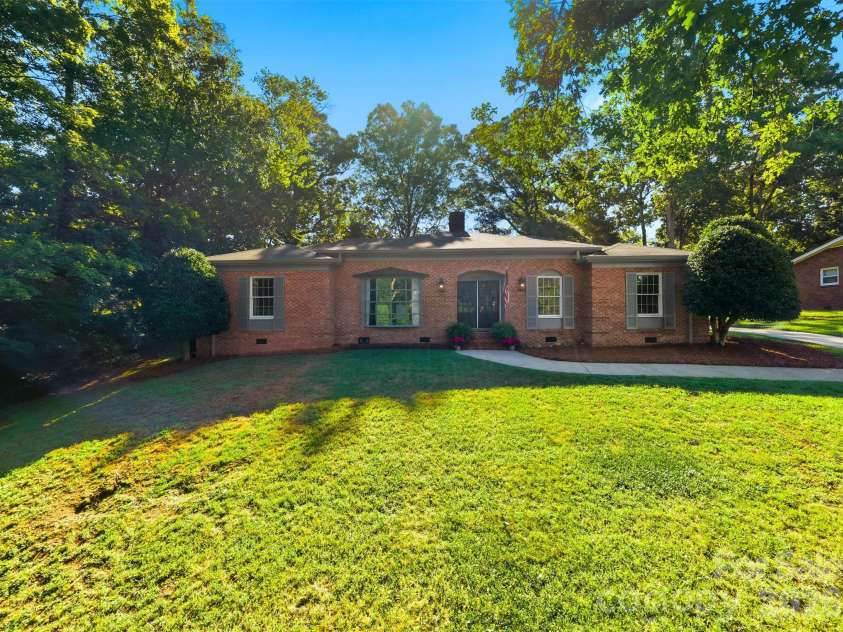 1240 10th Street Lane, Hickory, NC 28601.  MLS# CAR4405096, YatesRealty ID 38928. 