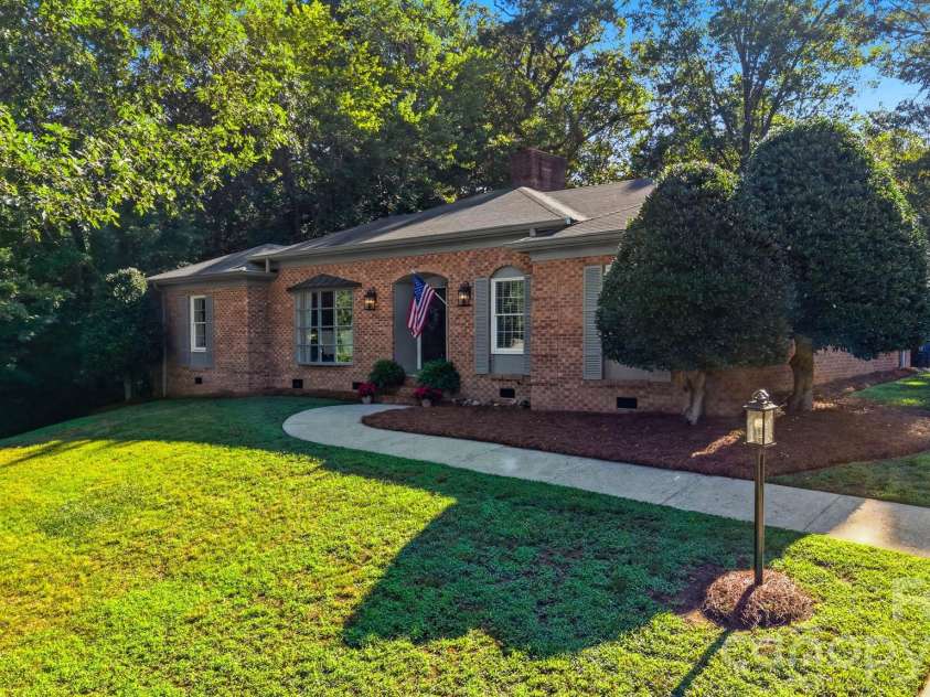 1240 10th Street Lane, Hickory, NC 28601.  MLS# CAR4405096, YatesRealty ID 38928. 
