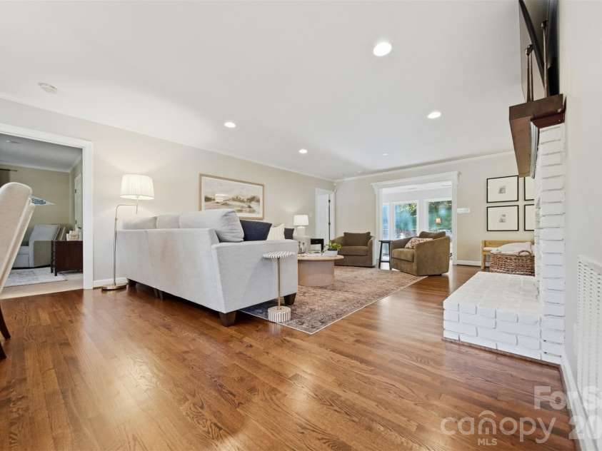 1240 10th Street Lane, Hickory, NC 28601.  MLS# CAR4405096, YatesRealty ID 38928. 