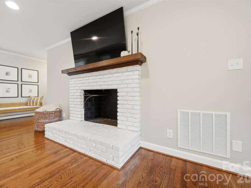 1240 10th Street Lane, Hickory, NC 28601.  MLS# CAR4405096, YatesRealty ID 38928. 