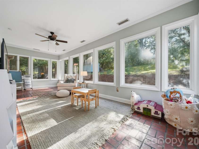 1240 10th Street Lane, Hickory, NC 28601.  MLS# CAR4405096, YatesRealty ID 38928. 