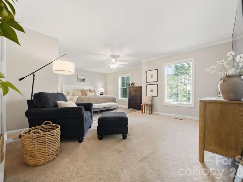 1240 10th Street Lane, Hickory, NC 28601.  MLS# CAR4405096, YatesRealty ID 38928. 