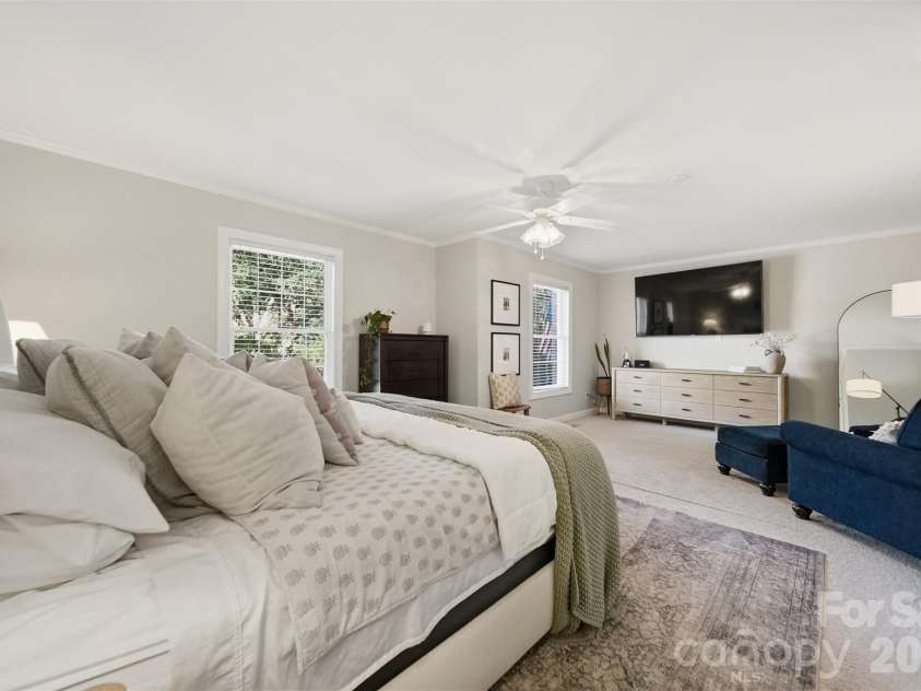 1240 10th Street Lane, Hickory, NC 28601.  MLS# CAR4405096, YatesRealty ID 38928. 