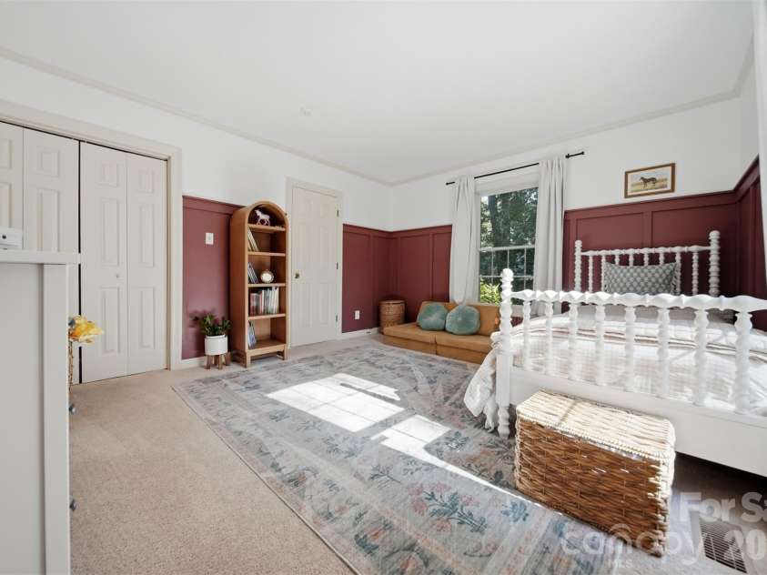 1240 10th Street Lane, Hickory, NC 28601.  MLS# CAR4405096, YatesRealty ID 38928. 