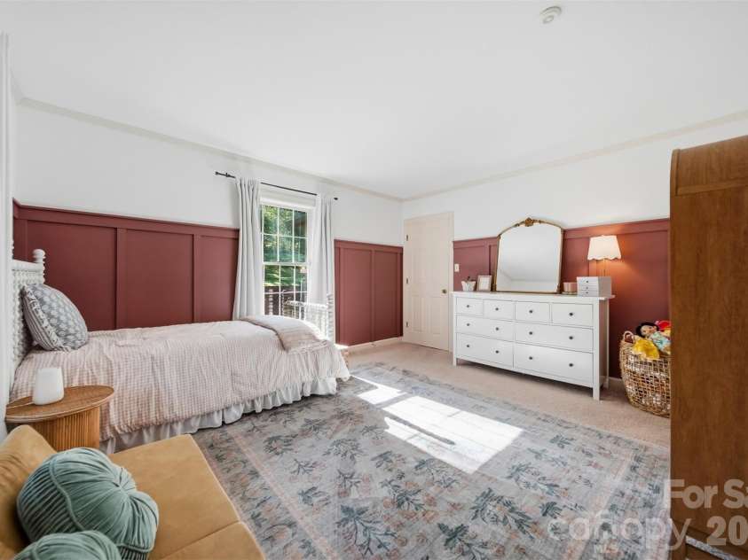 1240 10th Street Lane, Hickory, NC 28601.  MLS# CAR4405096, YatesRealty ID 38928. 