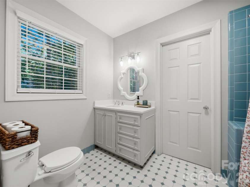 1240 10th Street Lane, Hickory, NC 28601.  MLS# CAR4405096, YatesRealty ID 38928. 