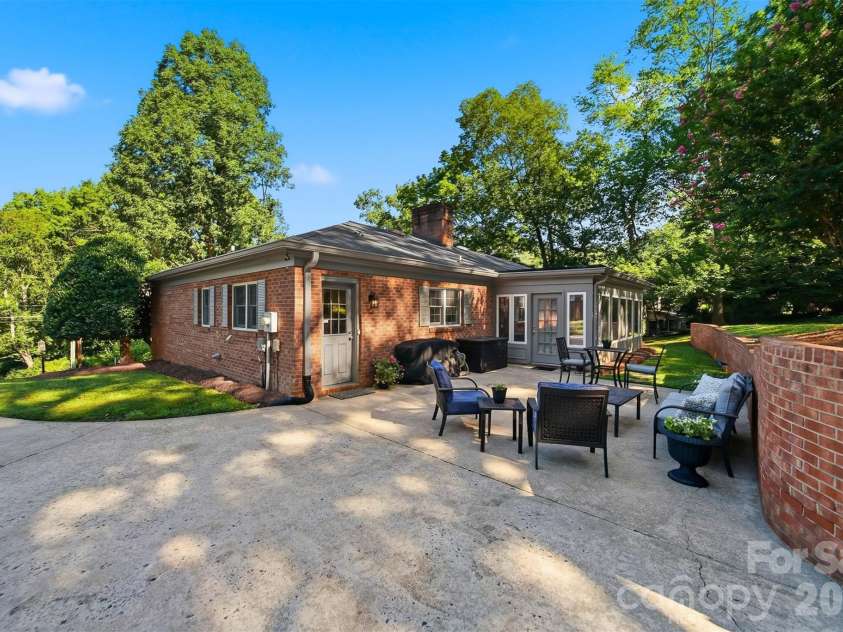 1240 10th Street Lane, Hickory, NC 28601.  MLS# CAR4405096, YatesRealty ID 38928. 
