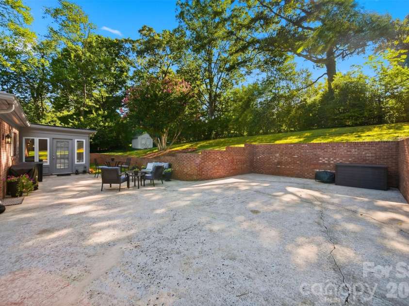 1240 10th Street Lane, Hickory, NC 28601.  MLS# CAR4405096, YatesRealty ID 38928. 