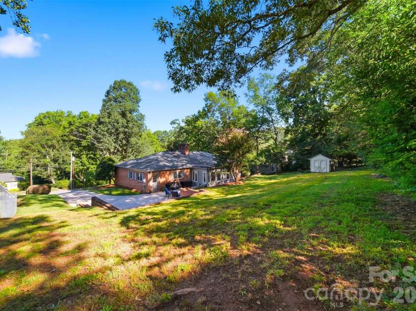 1240 10th Street Lane, Hickory, NC 28601.  MLS# CAR4405096, YatesRealty ID 38928. 