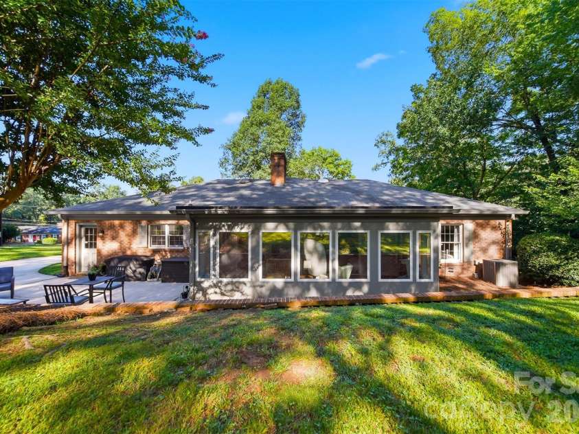 1240 10th Street Lane, Hickory, NC 28601.  MLS# CAR4405096, YatesRealty ID 38928. 