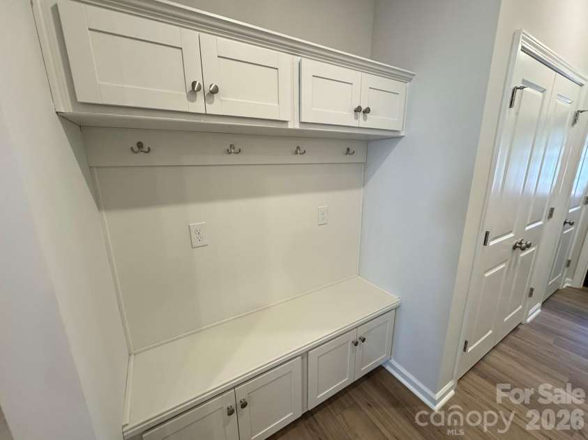 5106 Orchardview Way, Charlotte, NC 28216.  MLS# CAR4335326, YatesRealty ID 3893. Drop Zone (Mud Room)