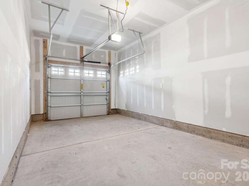 5106 Orchardview Way, Charlotte, NC 28216.  MLS# CAR4335326, YatesRealty ID 3893. Garage