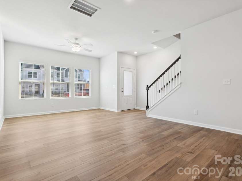 5106 Orchardview Way, Charlotte, NC 28216.  MLS# CAR4335326, YatesRealty ID 3893. Great Room