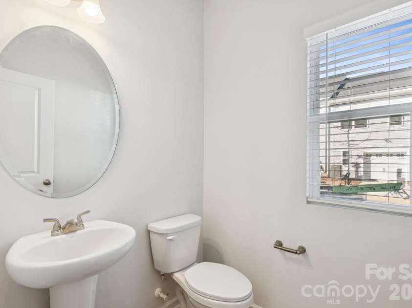 5106 Orchardview Way, Charlotte, NC 28216.  MLS# CAR4335326, YatesRealty ID 3893. Main Floor Powder Room