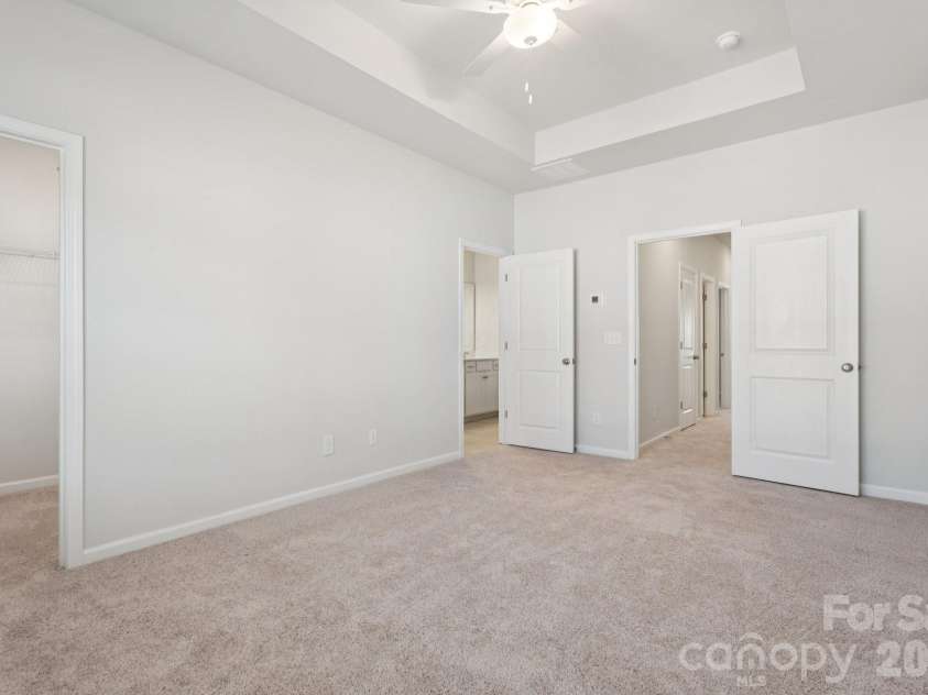 5106 Orchardview Way, Charlotte, NC 28216.  MLS# CAR4335326, YatesRealty ID 3893. Primary Bedroom with 10' tray ceiling