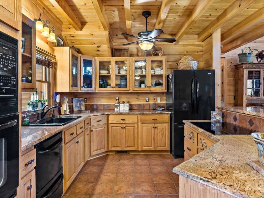 65,59, 163 Gypsy Mountain Road, Marion, NC 28752.  MLS# CAR4199676, YatesRealty ID 3893. 163 - Kitchen