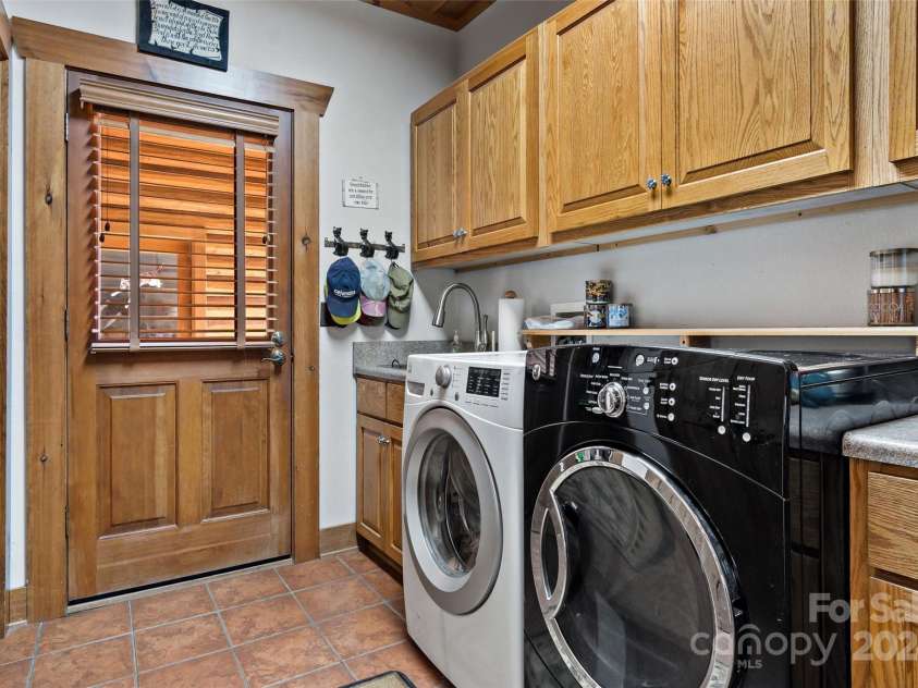 65,59, 163 Gypsy Mountain Road, Marion, NC 28752.  MLS# CAR4199676, YatesRealty ID 3893. 163 - Mud Room