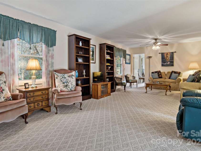 65,59, 163 Gypsy Mountain Road, Marion, NC 28752.  MLS# CAR4199676, YatesRealty ID 3893. 65 - Living Room