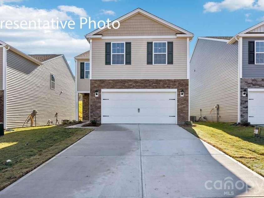 672 13th Avenue Drive, Hickory, NC 28601.  MLS# CAR4406369, YatesRealty ID 38930. 