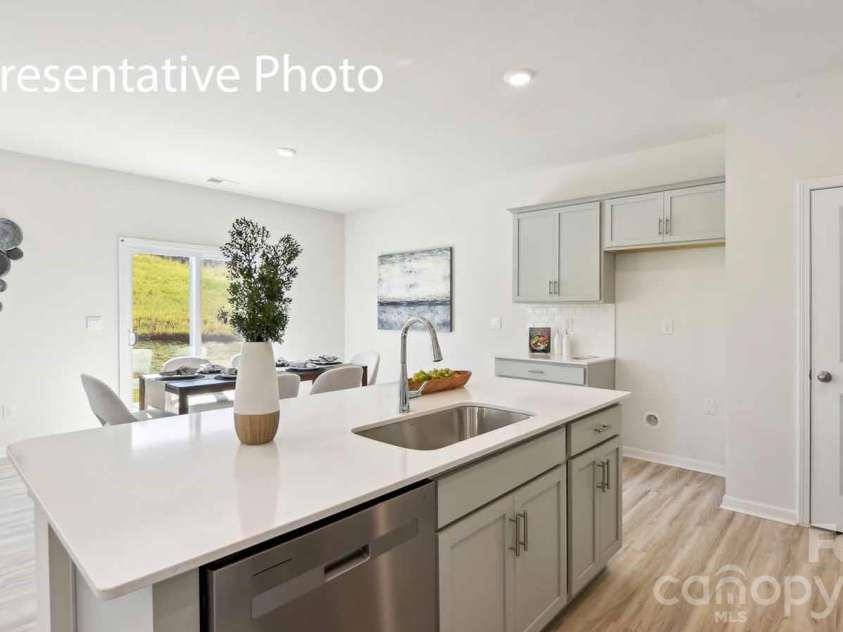 672 13th Avenue Drive, Hickory, NC 28601.  MLS# CAR4406369, YatesRealty ID 38930. 