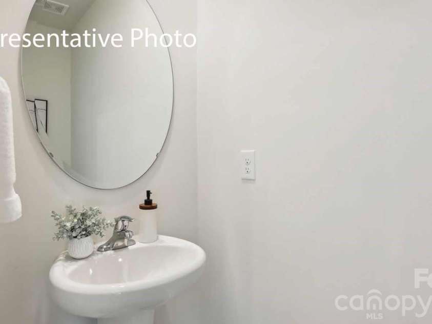 672 13th Avenue Drive, Hickory, NC 28601.  MLS# CAR4406369, YatesRealty ID 38930. 