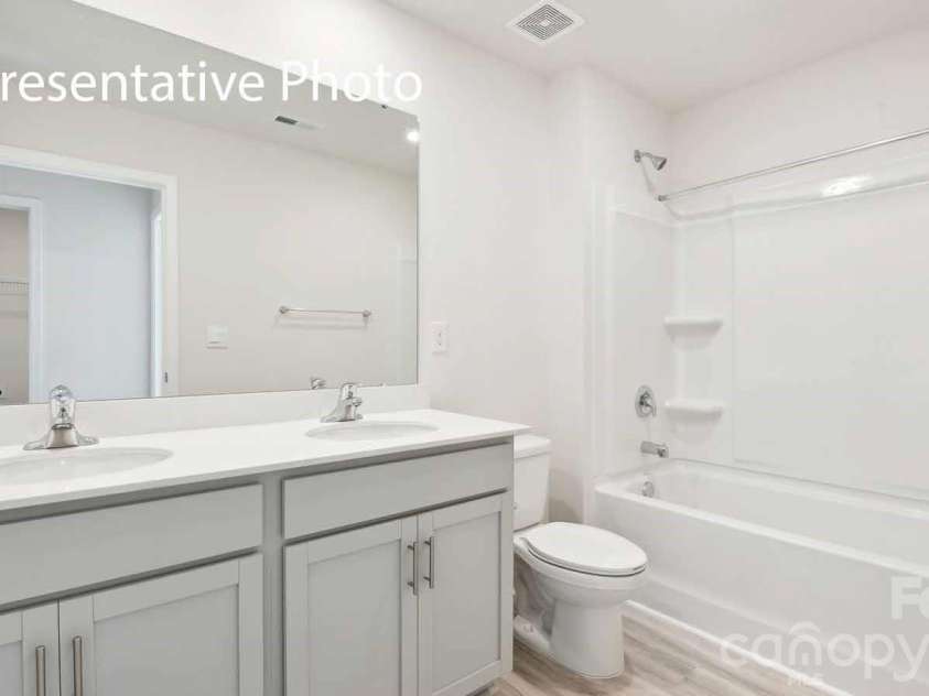 672 13th Avenue Drive, Hickory, NC 28601.  MLS# CAR4406369, YatesRealty ID 38930. 