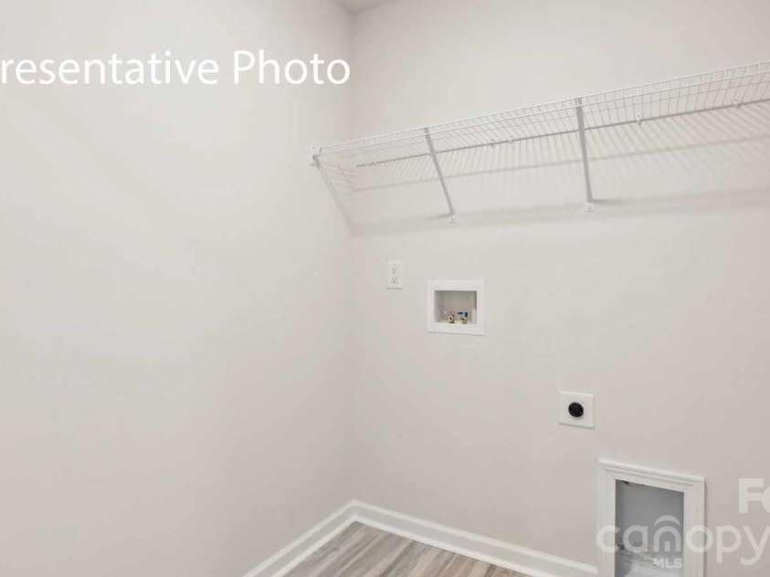 672 13th Avenue Drive, Hickory, NC 28601.  MLS# CAR4406369, YatesRealty ID 38930. 