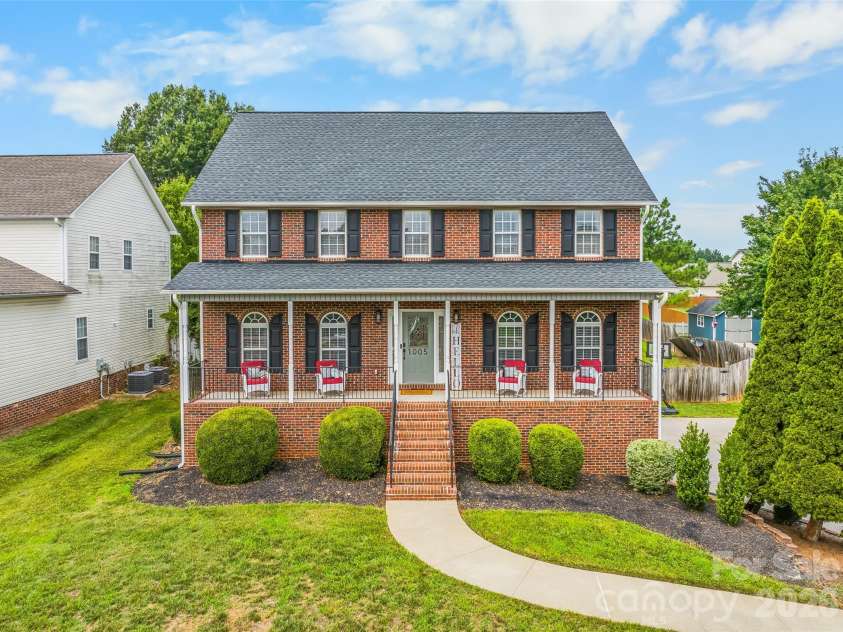 1005 Lisa Run Drive, Kernersville, NC 27284.  MLS# CAR4406293, YatesRealty ID 38931. 