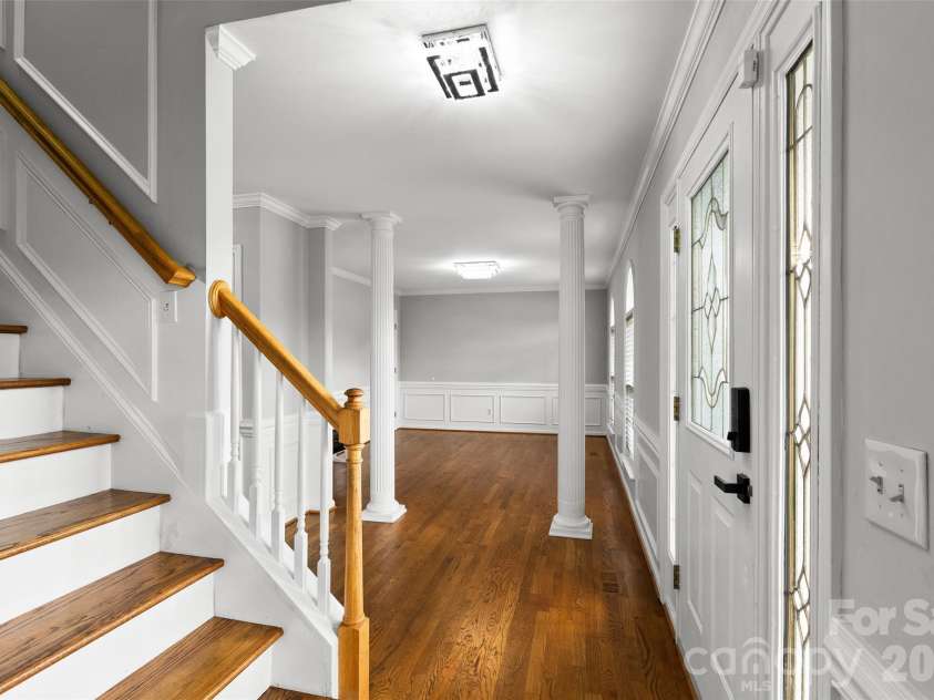 1005 Lisa Run Drive, Kernersville, NC 27284.  MLS# CAR4406293, YatesRealty ID 38931. 