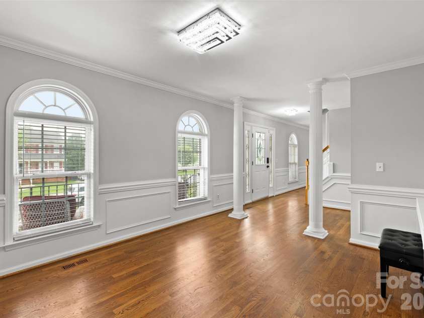 1005 Lisa Run Drive, Kernersville, NC 27284.  MLS# CAR4406293, YatesRealty ID 38931. 