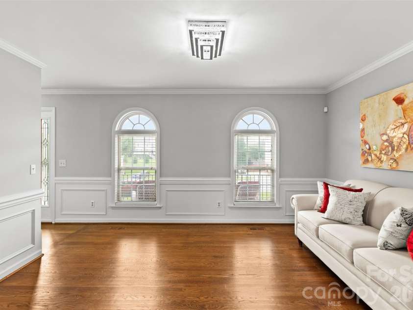 1005 Lisa Run Drive, Kernersville, NC 27284.  MLS# CAR4406293, YatesRealty ID 38931. 