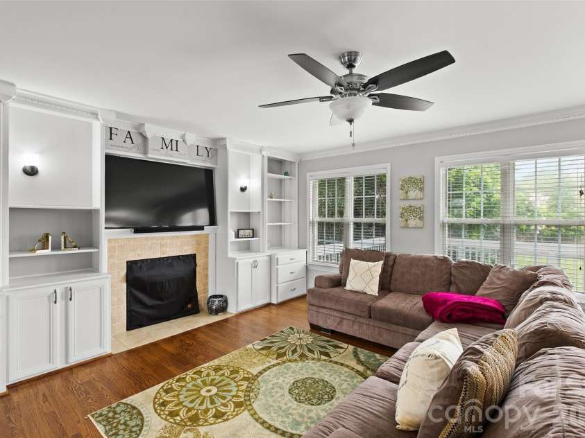 1005 Lisa Run Drive, Kernersville, NC 27284.  MLS# CAR4406293, YatesRealty ID 38931. 