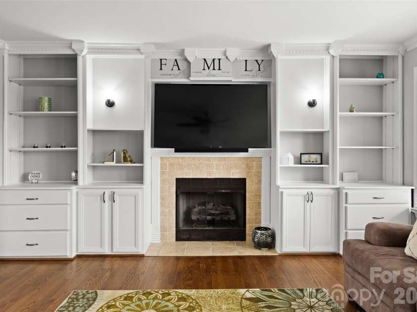 1005 Lisa Run Drive, Kernersville, NC 27284.  MLS# CAR4406293, YatesRealty ID 38931. 