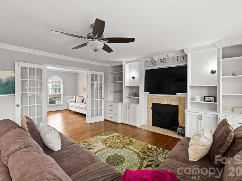 1005 Lisa Run Drive, Kernersville, NC 27284.  MLS# CAR4406293, YatesRealty ID 38931. 