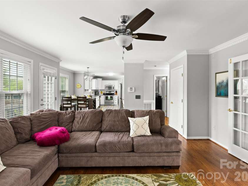 1005 Lisa Run Drive, Kernersville, NC 27284.  MLS# CAR4406293, YatesRealty ID 38931. 